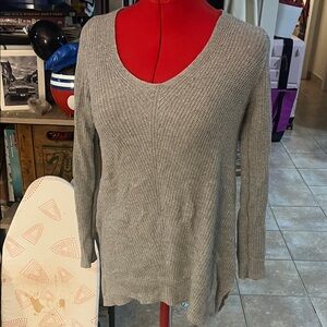 Old Navy Women's V-Neck Sweater in Gray